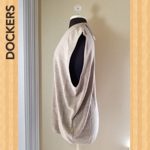Dockers NWT Men's Vest Size X Large Color Biscuit - Picture 2 of 8